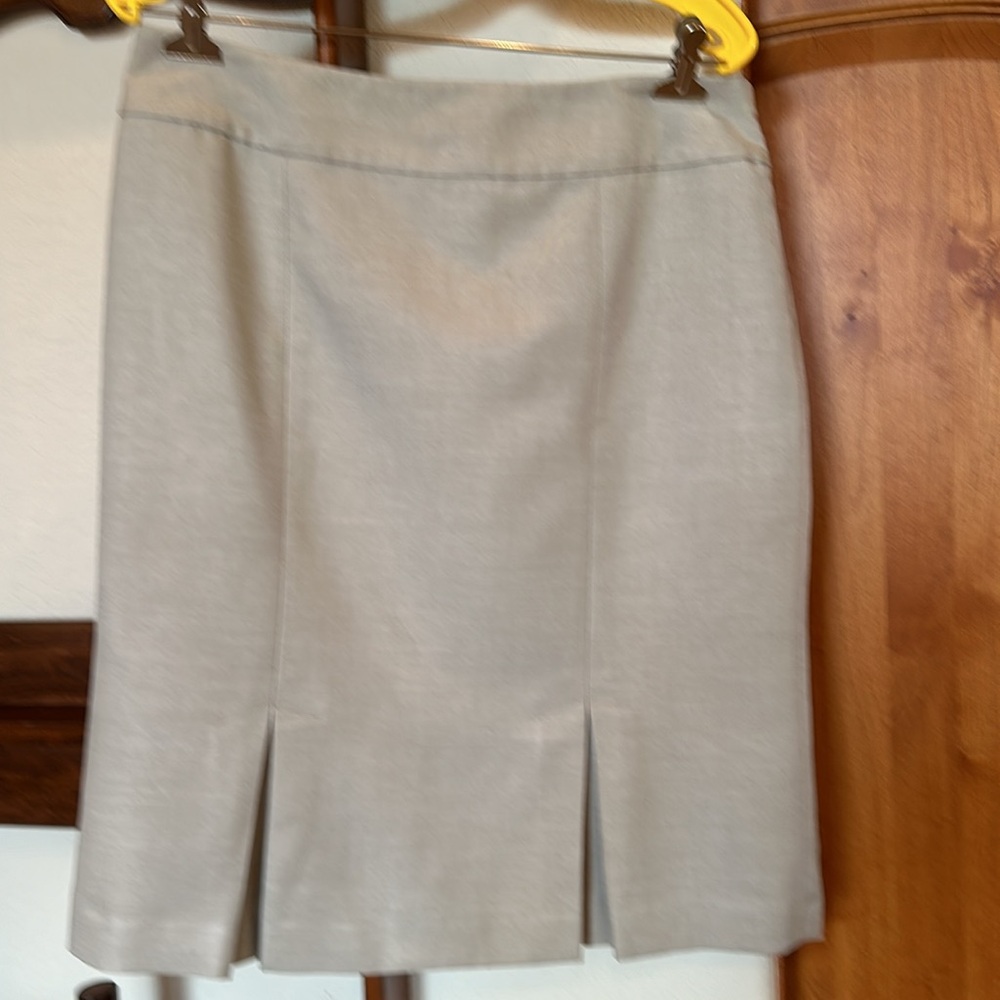 Le Suit Separates - beige pleated skirt. Dress for Success look. Classic.